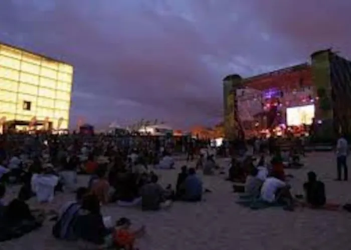 4 Playa Surf Cine- Parking Y Terraza سان سيباستيان