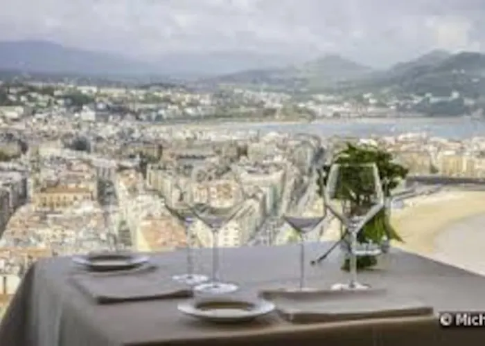 4 Playa Surf Cine- Parking Y Terraza 산세바스티안